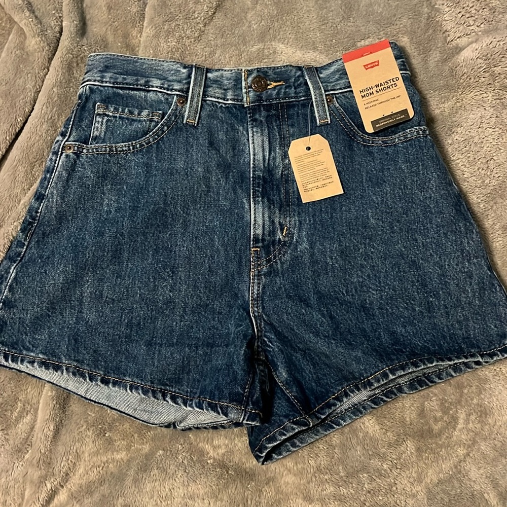 High waisted Levi mom shorts